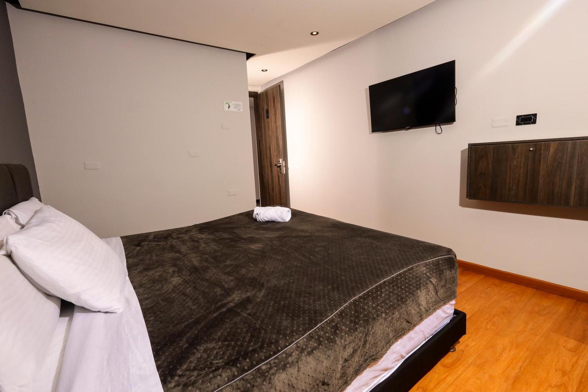 Hotel Htl, Bogota